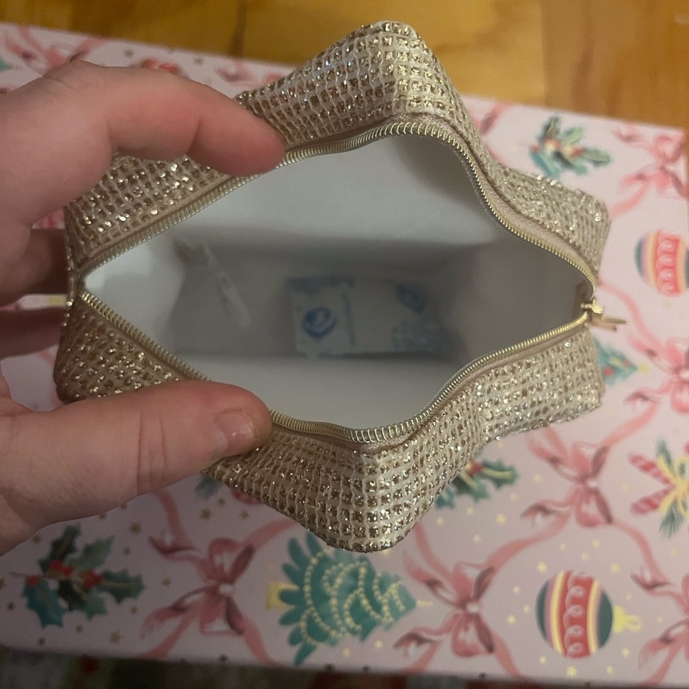 Limited Edition Dior Star shaped bag
Holiday edition - Picture 3 of 6